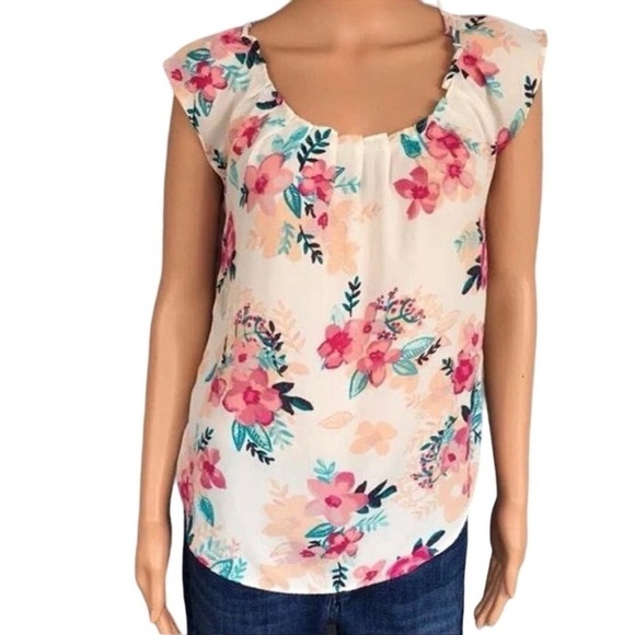 LC Lauren Conrad Tops - Lauren Conrad floral pleat neck blouse size Medium NWT